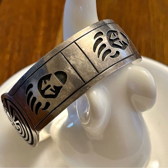 Man In The Maze with Bear Claws Sterling Silver Cuff Bracelet.  Vintage. - Picture 9 of 16